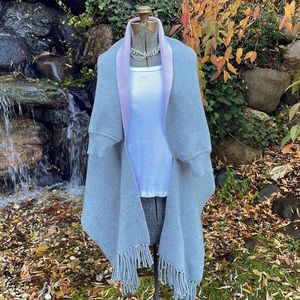 STORETS LAVENDAR & GRAY ELEGANT FRINGE WRAP / CAPE - NEW ! 💜🩶💜🩶